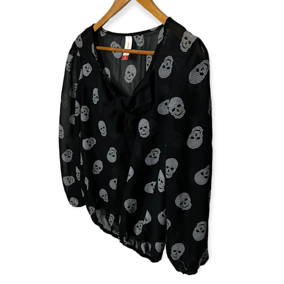 No Boundaries Juniors Black Sheer Blouse With White Skull Print Size M (7-9) - Picture 7 of 13